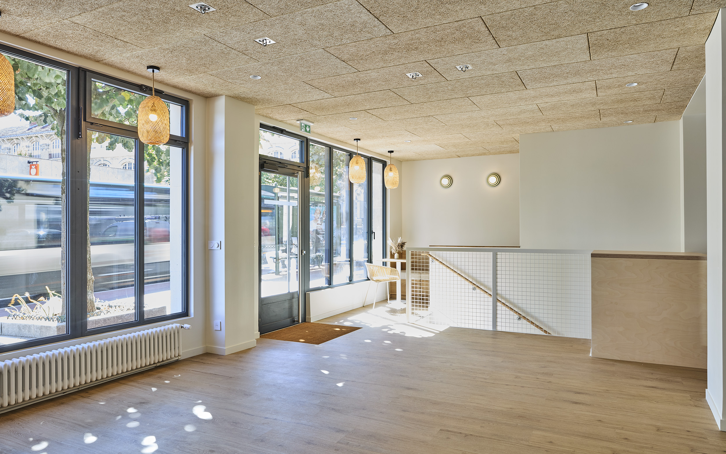 Le Salon en configuration formation avec tables et chaises